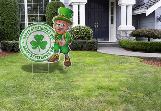 Happy St. Patrick's Day yard decoration idea