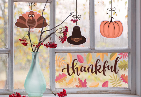 Thankful holiday window decorating idea for Thanksgiving 