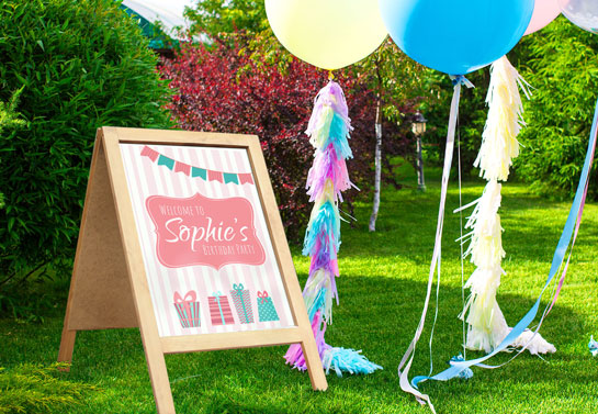 simple outdoor birthday decoration to welcome guests