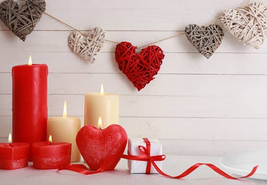 candles and hearts Valentine table decoration idea