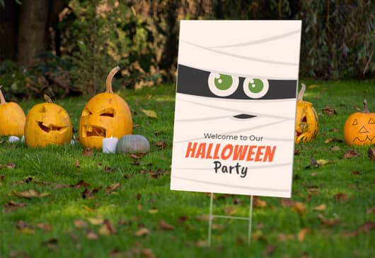 cute outdoor Halloween welcome sign placed in the yard