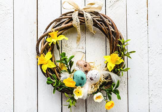 Decorative wreath as an Easter decoration idea for home