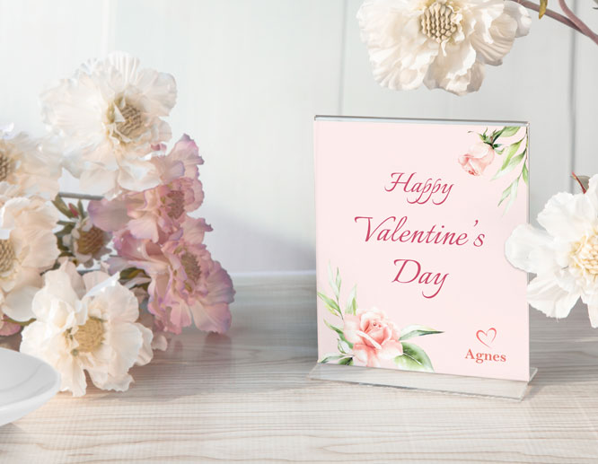 Valentine table decoration idea showcasing a personalized floral place card