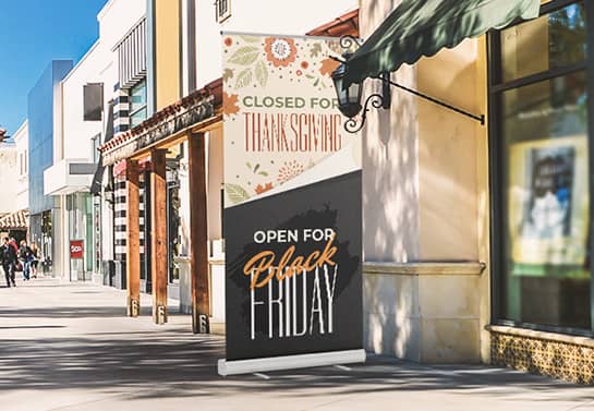 store closed for Thanksgiving sign in a large size displayed at the entrance